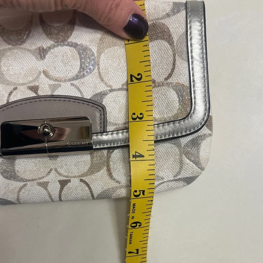 Coach wristlet purse. - Picture 6 of 9